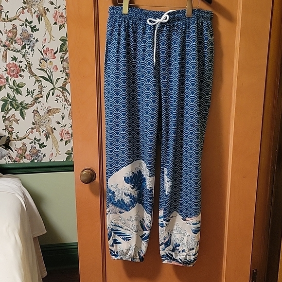 Great Wave off Kanagawa Blue Pants elastic at ankles. Size M. Wearshes - Picture 1 of 6